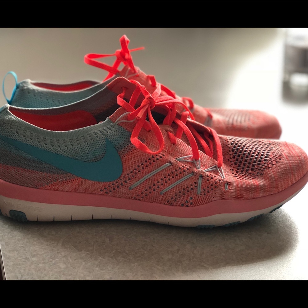 Nike focus fly knit running shoes, size 9